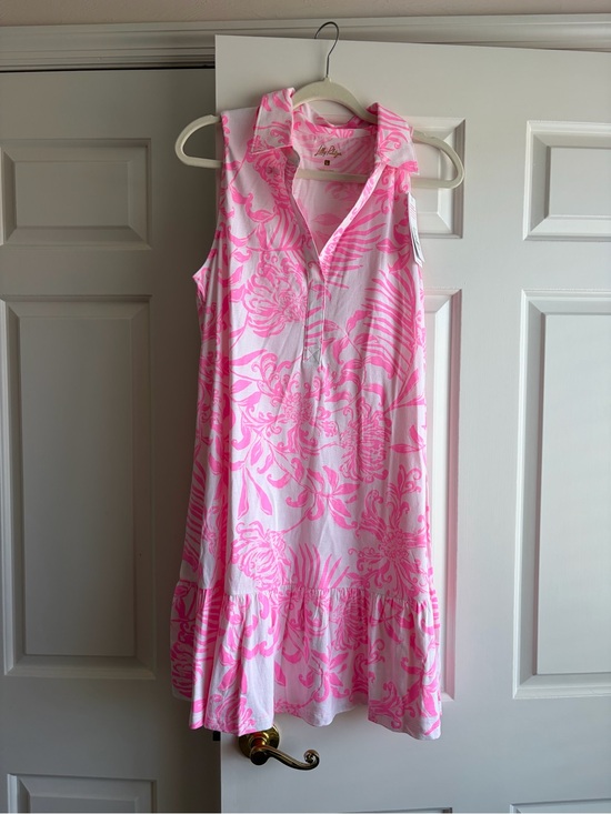 Lilly Pulitzer Dresses & Skirts - Lilly Pulitzer Bright Pink & White Printed dress